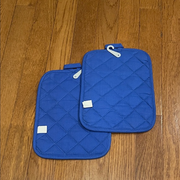 Hanukkah Kitchen Mitts, Towels and Potholder - Picture 7 of 8